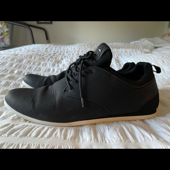 Aldo Smooth Black Dressers - Picture 5 of 6